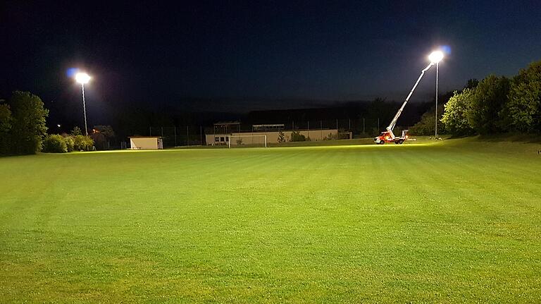 Fünf mal heller als bisher ist es auf dem Trainingsplatz des TSV Bad Königshofen.