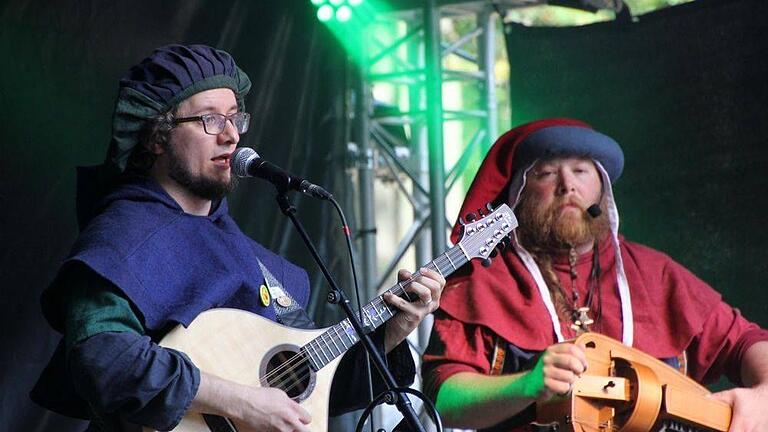 Sebastian Barwinek und Christian Reiter sind "The Band with Folk in". Sebastian Barwinek und Christian Reiter sind "The Band with Folk in".