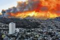 Flammeninferno: Das Feuer fraß sich am Wochenende von einer Müllkippe bis in die chilenische Hafenstadt Valparaíso hinein.