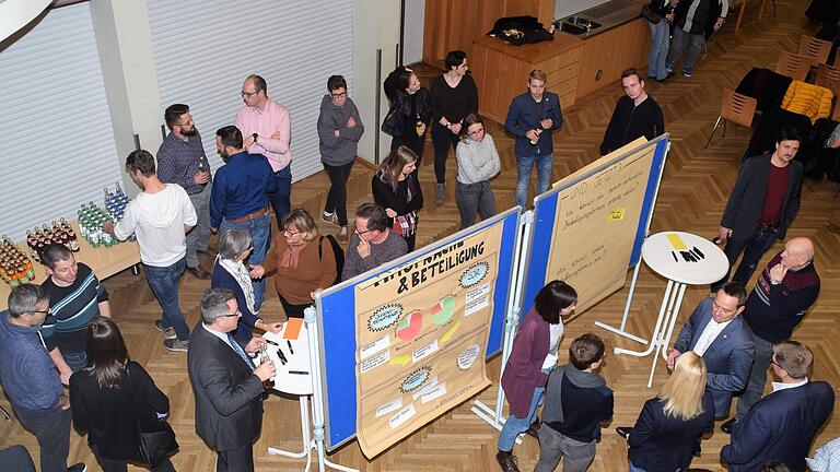 Die Präsentation der Ergebnisse der Regionalanalyse Jugend stößt auf großes Interesse.