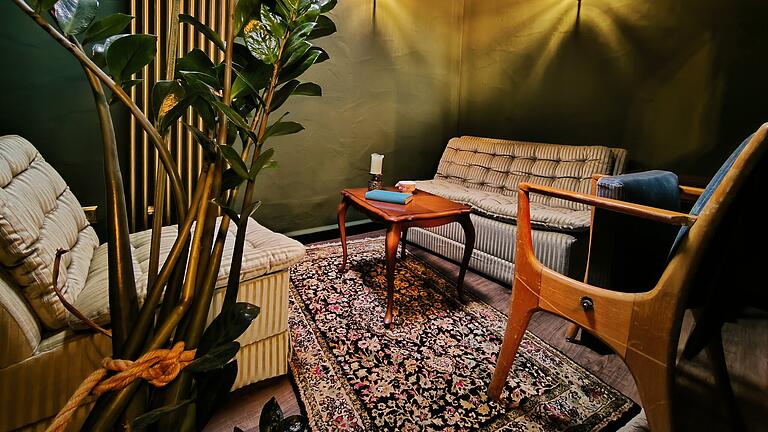 Licht, Farben und Stimmung hat Isabelle Bach im Café Ilse aufeinander abgestimmt. - Licht, Farben und Stimmung hat Isabelle Bach im Café Ilse aufeinander abgestimmt. Licht, Farben und Stimmung hat Isabelle Bach im Café Ilse aufeinander abgestimmt. - Licht, Farben und Stimmung hat Isabelle Bach im Café Ilse aufeinander abgestimmt.