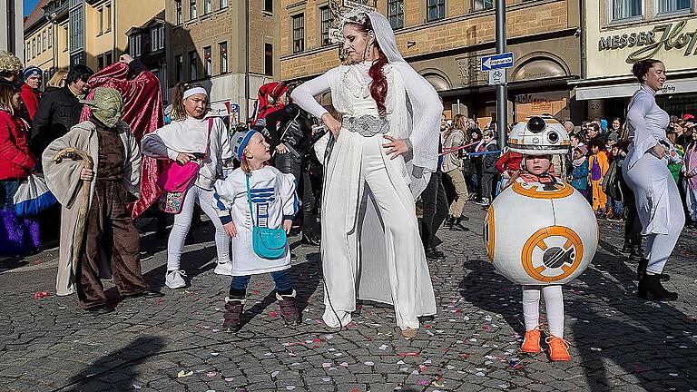 Die närrische Macht war mit ihnen. Die Dance Academy zeigte unter dem Motto &bdquo;Star Wars&ldquo; verschiedene Tänze.