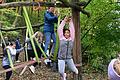 Am Calisthenics-Parcours am Lindhard in Ochsenfurt können sich Jugendliche nach Herzenslust auspowern. Nebenan findet regelmäßig Unterricht im Grünen statt.&nbsp;