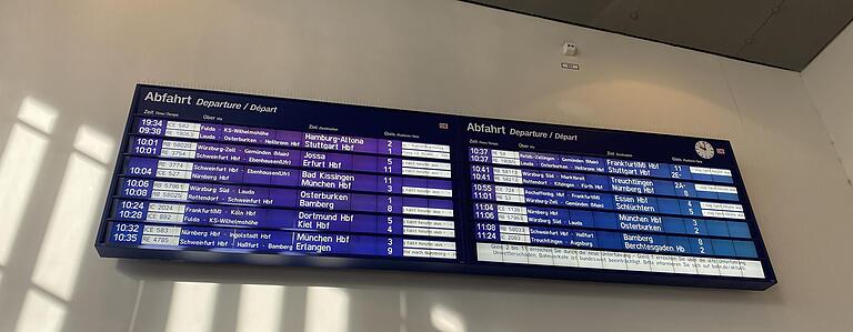 Am Montag mussten aufgrund des Sturms zahlreiche Züge ausfallen. Trotzdem war die Lage am Würzburger Hauptbahnhof entspannt.