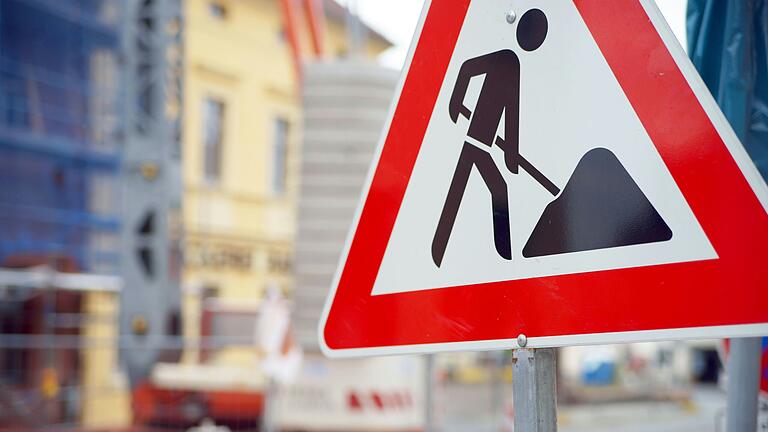 Die finalen Arbeite an der Baustelle im Knetzgauer Ortskern finden nun doch nicht statt. Die finalen Arbeite an der Baustelle im Knetzgauer Ortskern finden nun doch nicht statt. 