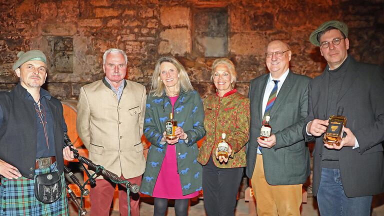 Regen Zuspruch fand die erste 'Dreifach-Verkostung' von Whiskys aus der Werntalregion im Gewölbekeller von Schloss Büchold.&nbsp;