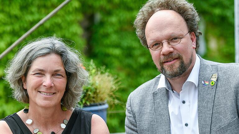 Fordern von Ministerpräsident Markus Söder (CSU) konkrete Hilfen zur Klimaanpassung in Unterfranken: Die Grünen-Landtagsabgeordneten Kerstin Celina und Patrick Friedl. Fordern von Ministerpräsident Markus Söder (CSU) konkrete Hilfen zur Klimaanpassung in Unterfranken: Die Grünen-Landtagsabgeordneten Kerstin Celina und Patrick Friedl.