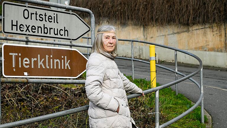 Die Wege in den Höchberger Ortsteil Hexenbruch sind teilweise steil. Seniorin Susanne Wölfel fühlt sich seit einer APG-Fahrplanänderung nicht mehr ausreichend mit dem ÖPNV angebunden. Die Wege in den Höchberger Ortsteil Hexenbruch sind teilweise steil. Seniorin Susanne Wölfel fühlt sich seit einer APG-Fahrplanänderung nicht mehr ausreichend mit dem ÖPNV angebunden.