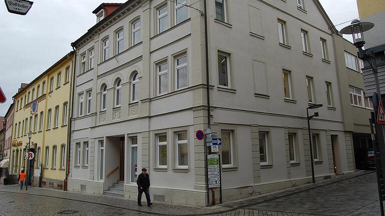 Der Sitz der Merkur Bank in Hammelburg (Lkr. Bad Kissingen) ist neben München gewissermaßen die zweite Zentrale des Geldhauses. Der Sitz der Merkur Bank in Hammelburg (Lkr. Bad Kissingen) ist neben München gewissermaßen die zweite Zentrale des Geldhauses.