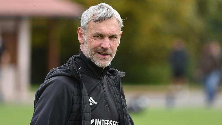 Für Stefan Mühlfeld (Archivbild aus dem Oktober 2023) endet mit dem Relegationsspiel am Donnerstag in Waldberg seine fünfjährige Trainertätigkeit bei der SG Hausen/Nordheim. Für Stefan Mühlfeld (Archivbild aus dem Oktober 2023) endet mit dem Relegationsspiel am Donnerstag in Waldberg seine fünfjährige Trainertätigkeit bei der SG Hausen/Nordheim.