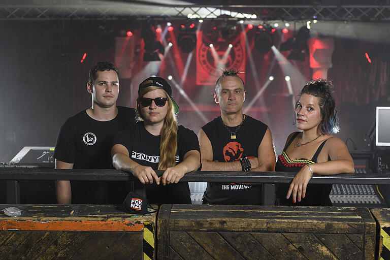 Stattbahnhof, SchweinfurtTim Walkowiak, 23 (v. l.),  Tamara Stapf, 25, Gernot Stühler, 44, und Julia Gock, 38, stehen auf der Empore des großen Konzertsaales im Stattbahnhof in Schweinfurt.