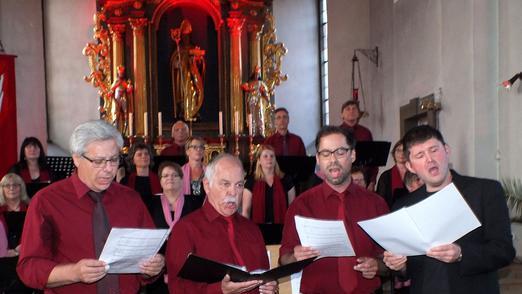 Ein besonderer Ohrenschmaus beim Sander Gospelkonzert war das Männerquartett (von links), bestehend aus Raimund Schmelzer, Wolfgang Linke, Matthias Schmelzer und Martin Karl, mit dem Song &bdquo;We shall walk in peace&ldquo;.