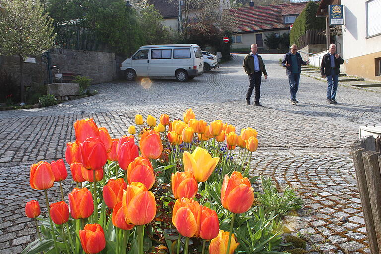 Manch schmucke Ecke im Ort brachte die Dorferneuerung in den Ort, wie sich beim Rundgang zeigte. Manch schmucke Ecke im Ort brachte die Dorferneuerung in den Ort, wie sich beim Rundgang zeigte.