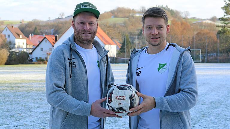 Torjäger Marco Sobotta (links) sowie Co-Trainer und 'Ab-und-zu-Libero' Moritz Baum schwören sich auf die Restrückrunde ein. Diesmal soll es keinen Einbruch geben. Die SG TSV Forst II/SG Hausen will die Spitzenposition in der A-Klasse 3 nicht mehr hergeben.