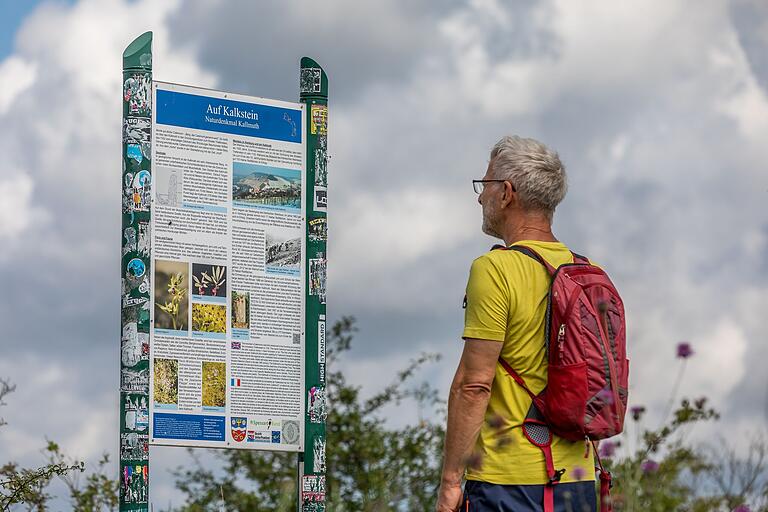 Entlang der Strecke informieren Tafeln über die lange Weinbautradition der Region. Entlang der Strecke informieren Tafeln über die lange Weinbautradition der Region.