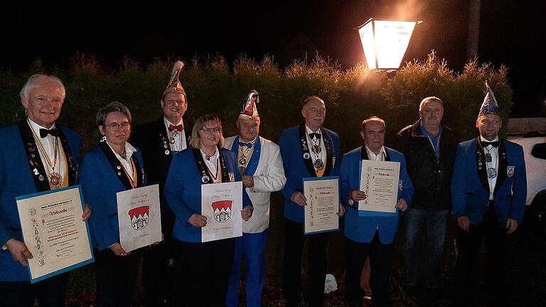 Auf dem Foto (von links): Ditmar Hofmann, Diana Bayer, Stefan Schulz (Narrenringpräsident), Andrea Sack, Michael Noe (Präsidium Narrenring), Andreas Hellinger, Gerhard Haas, Reinhold Braun und Holger Mohr (Präsident NG Oberlauda).