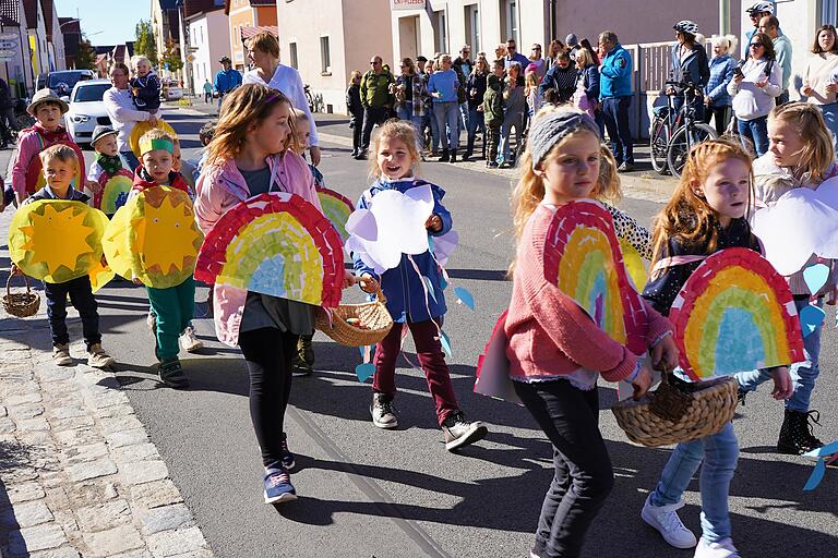 Sonne und Regen - für die Ernte ein Segen - finden die Röthleiner Kindergartenkinder.