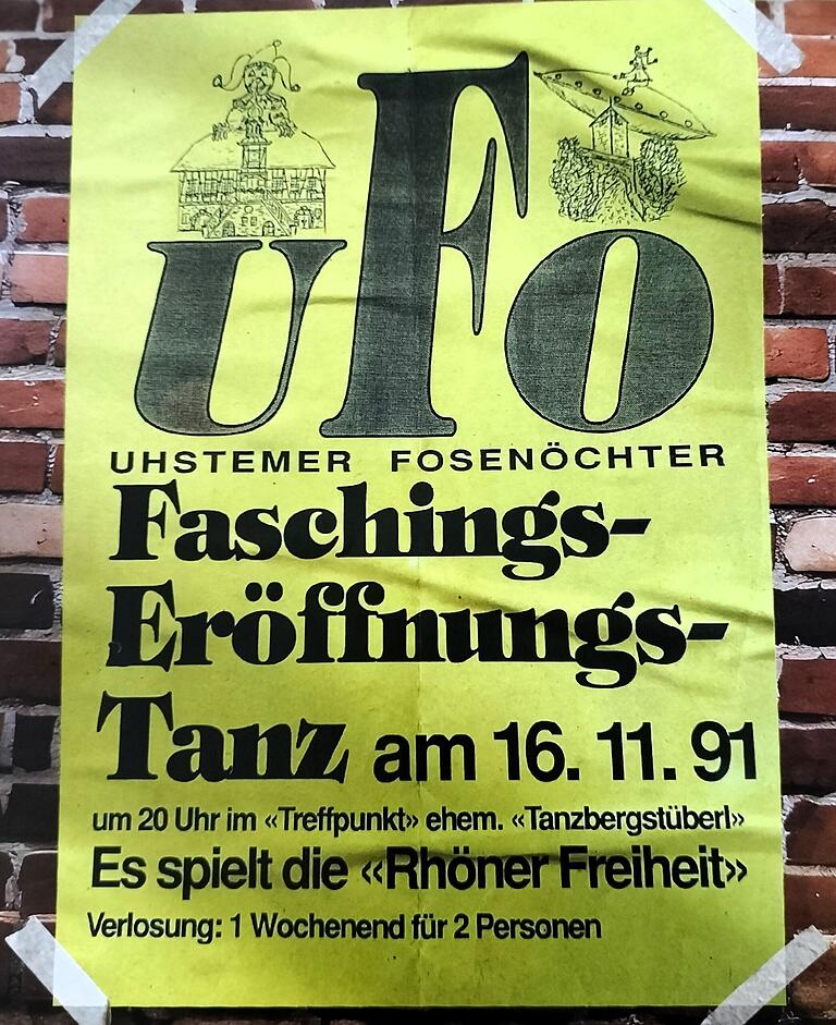 Am 16. November 1991 fand der erste Faschingstanz der Ufos mit Livemusik statt. Am 16. November 1991 fand der erste Faschingstanz der Ufos mit Livemusik statt.