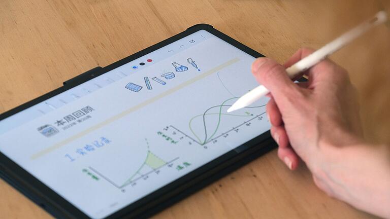 Xiaomi Redmi Pad Pro - Xiaomi bietet eine Reihe von Stylus-Optionen für das Redmi Pad an, darunter den druckempfindlichen Redmi Smart Pen (70 Euro) zum Skizzieren, Schreiben und Malen. Xiaomi Redmi Pad Pro - Xiaomi bietet eine Reihe von Stylus-Optionen für das Redmi Pad an, darunter den druckempfindlichen Redmi Smart Pen (70 Euro) zum Skizzieren, Schreiben und Malen.