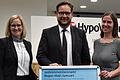 Stellten den von der Hypo-Vereinsbank erstellten Wohnimmobilien-Marktbericht für Main-Spessart vor (von links): Isabell Wiesner, Matthias Riedl und Barbara Görlich.