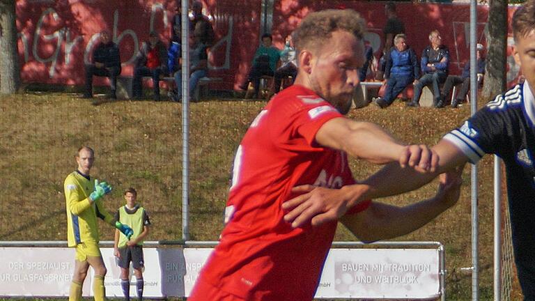 Patrick Hofmann (im Bild) erzielte alle vier Tore für den TSV Aubstadt beim 4:1-Sieg gegen den FC Pipinsried. Patrick Hofmann (im Bild) erzielte alle vier Tore für den TSV Aubstadt beim 4:1-Sieg gegen den FC Pipinsried.