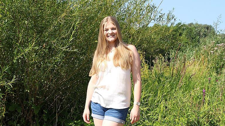 Zuckerfee Luisa Zips trifft sich mit Freunden am liebsten am Mainufer in Frickenhausen.
