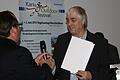 Stephan Schultze, Abteilungsleiter Kanu und Ski des TSV Lohr (rechts), erhielt den Ehrenbrief des Bayerischen Kanu-Verbands aus den Händen von Verbandspräsident Oliver Bungers.