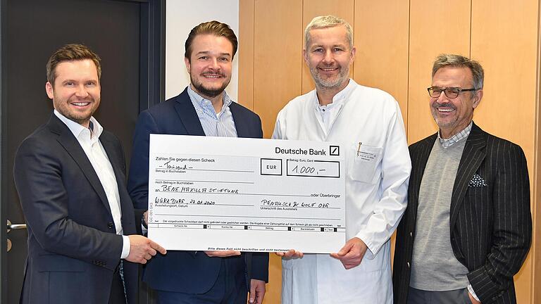 Von links: Benedikt Wolf, Florian Pfnausch, Prof. Dr. Dr. Alexander Kübler und Max Leusser. Von links: Benedikt Wolf, Florian Pfnausch, Prof. Dr. Dr. Alexander Kübler und Max Leusser.