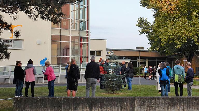 Protest gegen die Reihentestung an der Mittelschule in Bergrheinfeld. Protest gegen die Reihentestung an der Mittelschule in Bergrheinfeld.