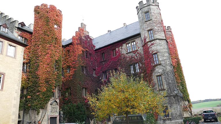 Das 'Spitalschloss' war für viele Jahre an das Juliusspital Würzburg verpfändet. Das 'Spitalschloss' war für viele Jahre an das Juliusspital Würzburg verpfändet.