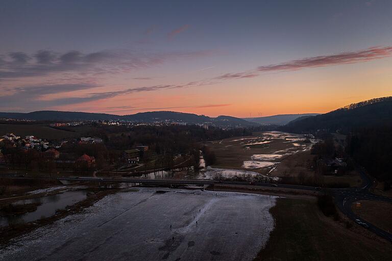 Alte Kissinger Weisheit: Abendrot nach Würzburg zu, morgen kriegen wir dreckige Schuh. Stimmt allerdings nicht immer. Und sieht auf jeden Fall sehr gut aus. Alte Kissinger Weisheit: Abendrot nach Würzburg zu, morgen kriegen wir dreckige Schuh. Stimmt allerdings nicht immer. Und sieht auf jeden Fall sehr gut aus.