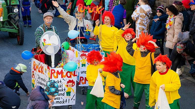 Der Faschingsumzug Lülsfeld 2024 stand unter dem Motto 'Kindheitshelden und Schurken'. Der Lülsfelder Faschingszug 2025 steht unter dem Motto 'Good Vibes'.