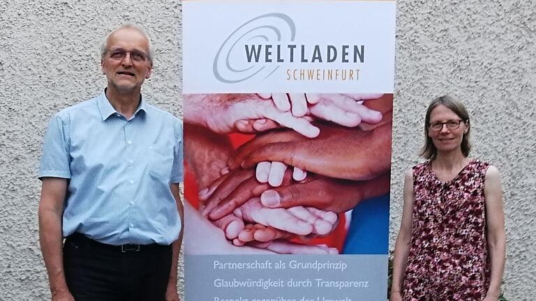 Im Bild Andreas Leyrer, 1. Vorsitzender und Ulrike Pfrang, 2. Vorsitzende des Vereins Fair handeln Schweinfurt e.V.