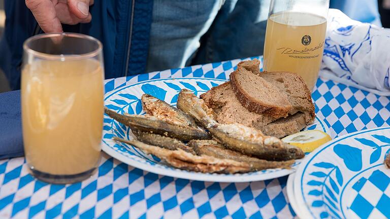 Meefischli und Federweißer: Das gibt's am Samstagvormittag in Randersacker (Lkr. Würzburg) beim Fischmarkt der Fischerzunft. Was am Wochenende außerdem los ist, sagen unsere Tipps.