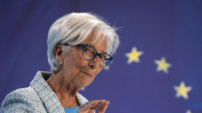 EZB-Ratssitzung mit Zinsentscheidung.jpeg       -  Der Zins fällt: Christine Lagarde, Präsidentin der Europäischen Zentralbank (EZB), teilte am Donnerstag mit, dass der Leitzins um 0,25 Prozentpunkte gesenkt wird.