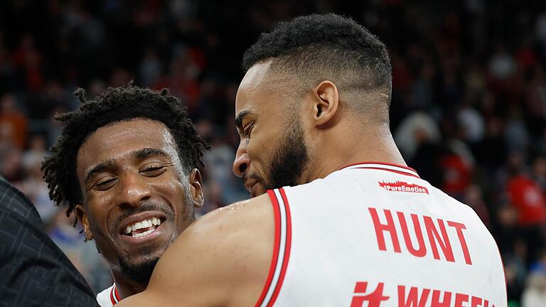 Stanley Whittaker (links) und Cameron Hunt (rechts) sind die beiden wichtigsten Spieler der Würzburg Baskets. Gegen Frankfurt könnten sie am Montag einen großen Schritt in Richtung Play-off-Einzug machen.