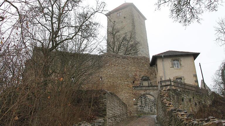 Das Wahrzeichen der Stadt Ostheim - die Lichtenburg. Kurz vor Weihnachten traf die Nachricht ein, dass der Freistaat Bayern als Eigentümer der Lichtenburg einen hohen Millionenbetrag in die Sanierung der Lichtenburg beziehungsweise der Gaststätte investieren werde.