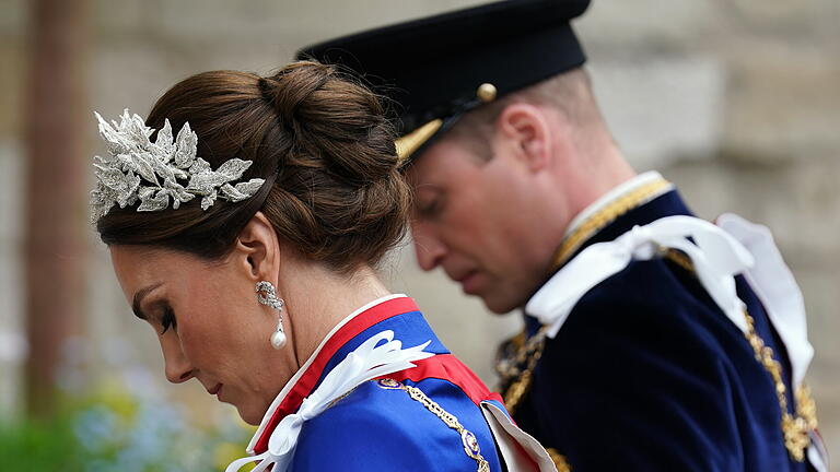 Krönung von König Karl III.jpeg       -  William, Prinz von Wales, und Kate, Prinzessin von Wales, vor knapp einem Jahr. Damals wurden König Charles III. und seine Frau Camilla gekrönt. Was danach folgte, konnte niemand vorhersehen.