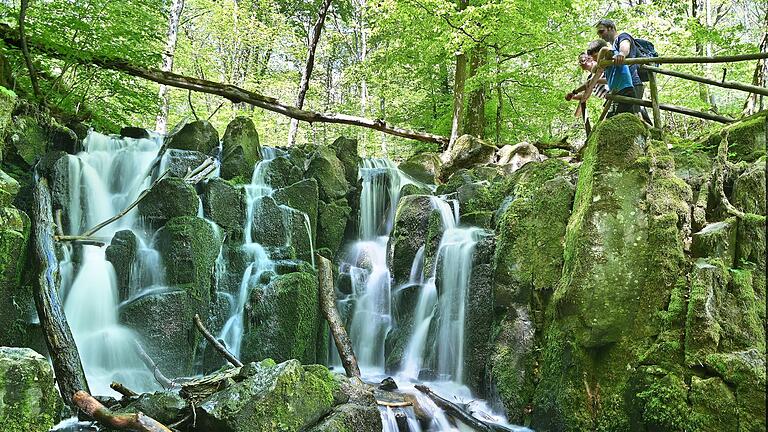 Wandern an der Teufelsmühle in der bayerischen Rhön.