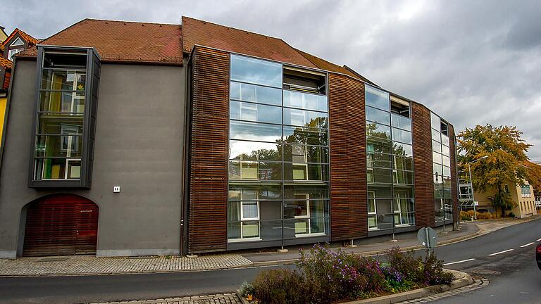 Das Friederike-Schäfer-Heim am Rusterberg ist in die Jahre gekommen, ein Neubau wäre billiger als eine Sanierung. Wo der Neubau hin soll, darüber streitet der Stadtrat.