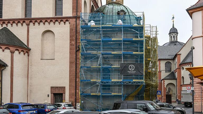 Die Schönbornkapelle am Würzburger Dom ist schon lange eingerüstet. Die Schönbornkapelle am Würzburger Dom ist schon lange eingerüstet.