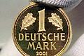 D-Mark aus Gold       -  Goldene D-Mark - erhältlich bei der Alternative für Deutschland (AfD). Foto: Torsten Leukert/Archiv