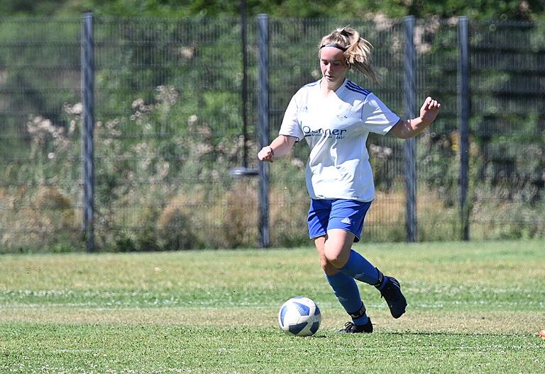 Zum ersten Mal spielt eine Spielerin in der Region bei der Männermannschaft mit. Chiara-Sophie Matthes vom FC Reichenbach Zum ersten Mal spielt eine Spielerin in der Region bei der Männermannschaft mit. Chiara-Sophie Matthes vom FC Reichenbach