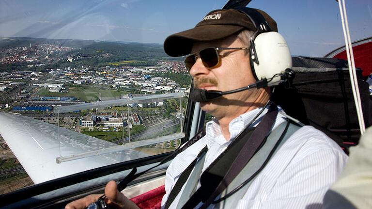 Fluglehrer Peter Wiggen vom Aero-Club Schweinfurt in seinem Element: beim Fliegen.&nbsp;