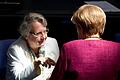 Merkel und Schavan       -  Seit 15 Jahren ist Annette Schavan treue Weggefährtin von Angela Merkel. Foto: Maurizio Gambarini/Archiv