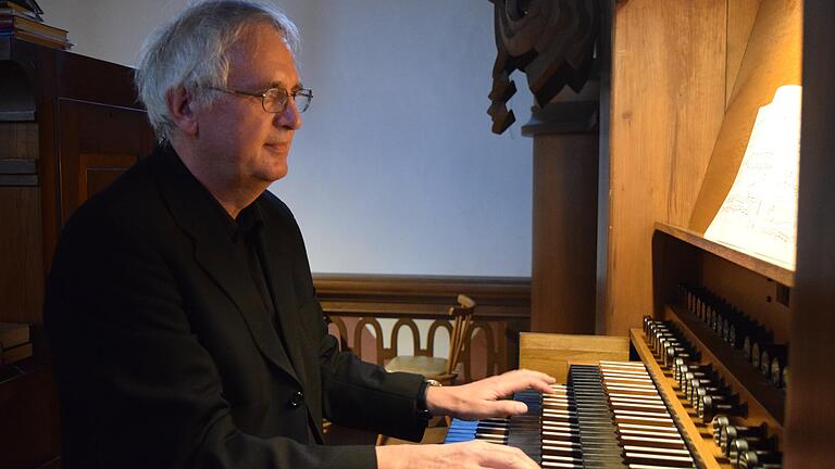 Dekanatskantor Alfons Meusert interpretiert Werke des Norddeutschen Barocks. Dekanatskantor Alfons Meusert interpretiert Werke des Norddeutschen Barocks. 