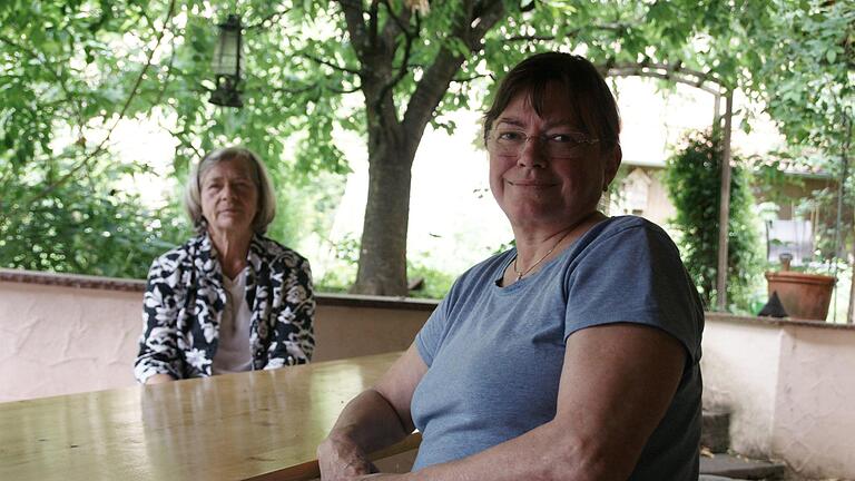 Heidi Sattes-Müller (rechts) und Barbara Bauer wollen über die oft schwerwiegenden Folgen einer durch Zecken übertragenen Borreliose aufklären. Foto: Steffen Standke - Heidi Sattes-Müller (rechts) und Barbara Bauer wollen über die oft schwerwiegenden Folgen einer durch Zecken übertragenen Borreliose aufklären. Foto: Steffen Standke Heidi Sattes-Müller (rechts) und Barbara Bauer wollen über die oft schwerwiegenden Folgen einer durch Zecken übertragenen Borreliose aufklären. Foto: Steffen Standke - Heidi Sattes-Müller (rechts) und Barbara Bauer wollen über die oft schwerwiegenden Folgen einer durch Zecken übertragenen Borreliose aufklären. Foto: Steffen Standke
