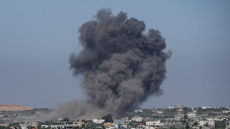 Nahostkonflikt       -  Israels Armee hat eigenen Angaben zufolge mehr als 25 Ziele im Gazastreifen aus der Luft angegriffen. (Symbolbild)