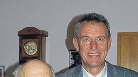 Hans-Dietrich Martin mit Oberbürgermeister Siegfried Müller bei der Feier des 90. Geburtstags.