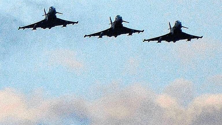 British jets launch strikes in Syria       -  Das Symbolfoto zeigt britische Kampfflugzeuge bei ihrem Einsatz in Syrien.